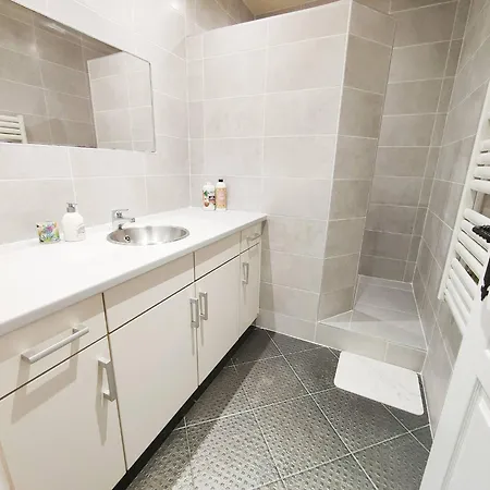 L'arcadia 4 Lits Climatise Jeu D'arcade Centre Historique Apartman Nîmes